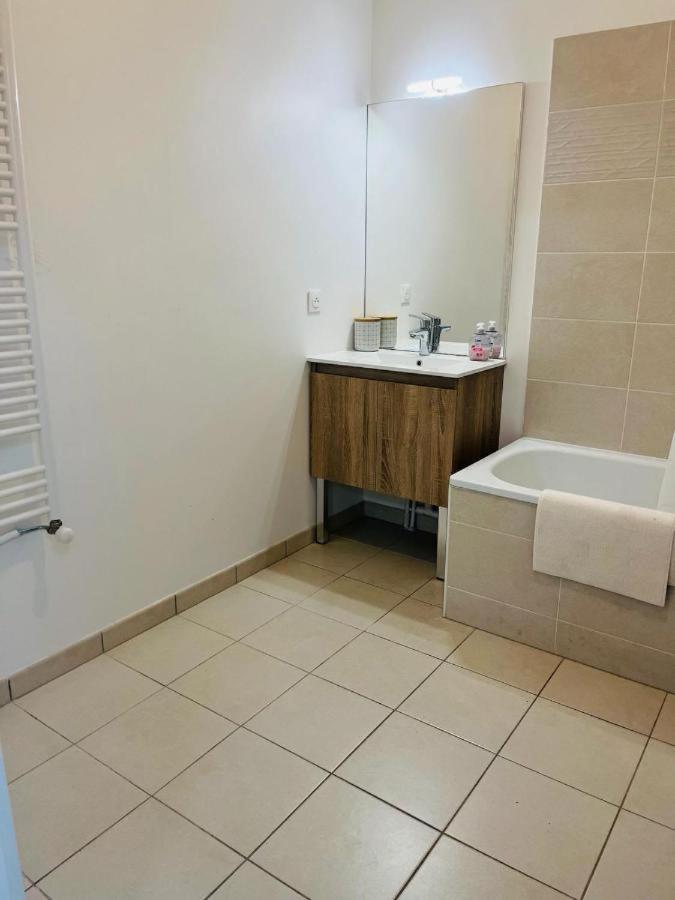 Spacieux Appart Terrasse Metro Hopital 4Pers Wifi Villejuif Exterior foto